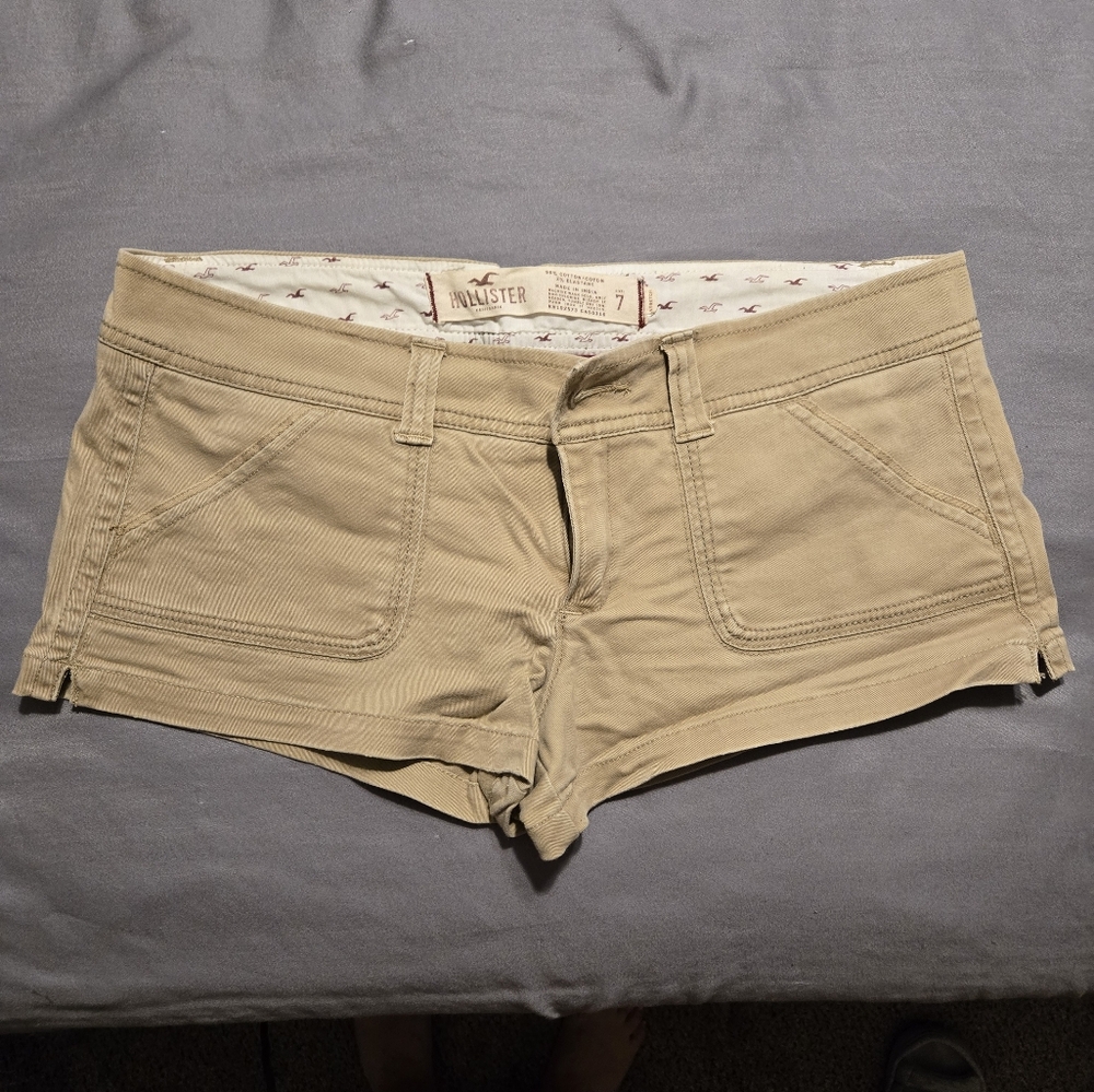 Hollister Juniors Tan Shorts